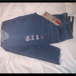 NWT LEVIs skinny jeans OBO